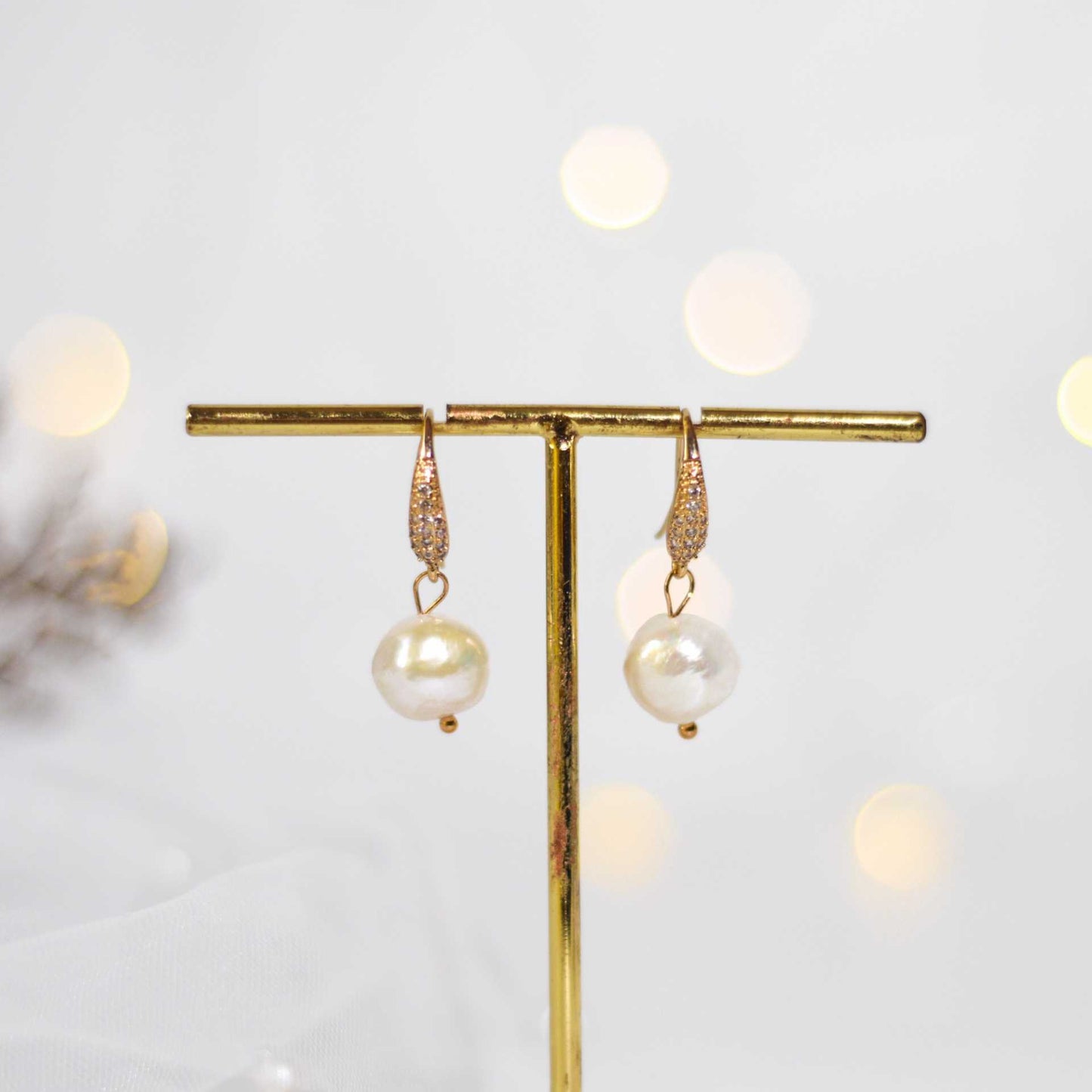 10.2 mm kieshe pearl dangling yellow gold plated inlaid zircon earrings