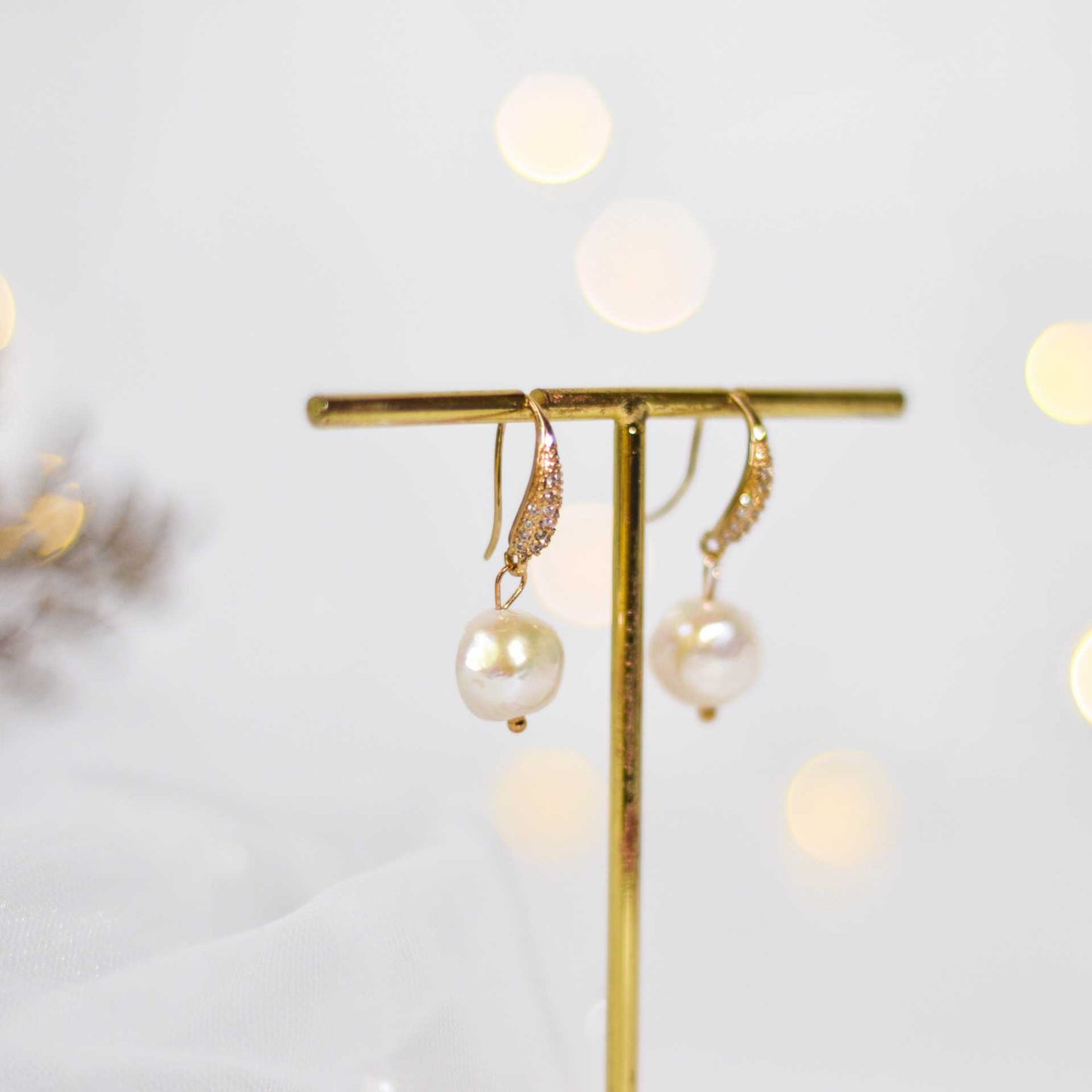 10.2 mm kieshe pearl dangling yellow gold plated inlaid zircon earrings