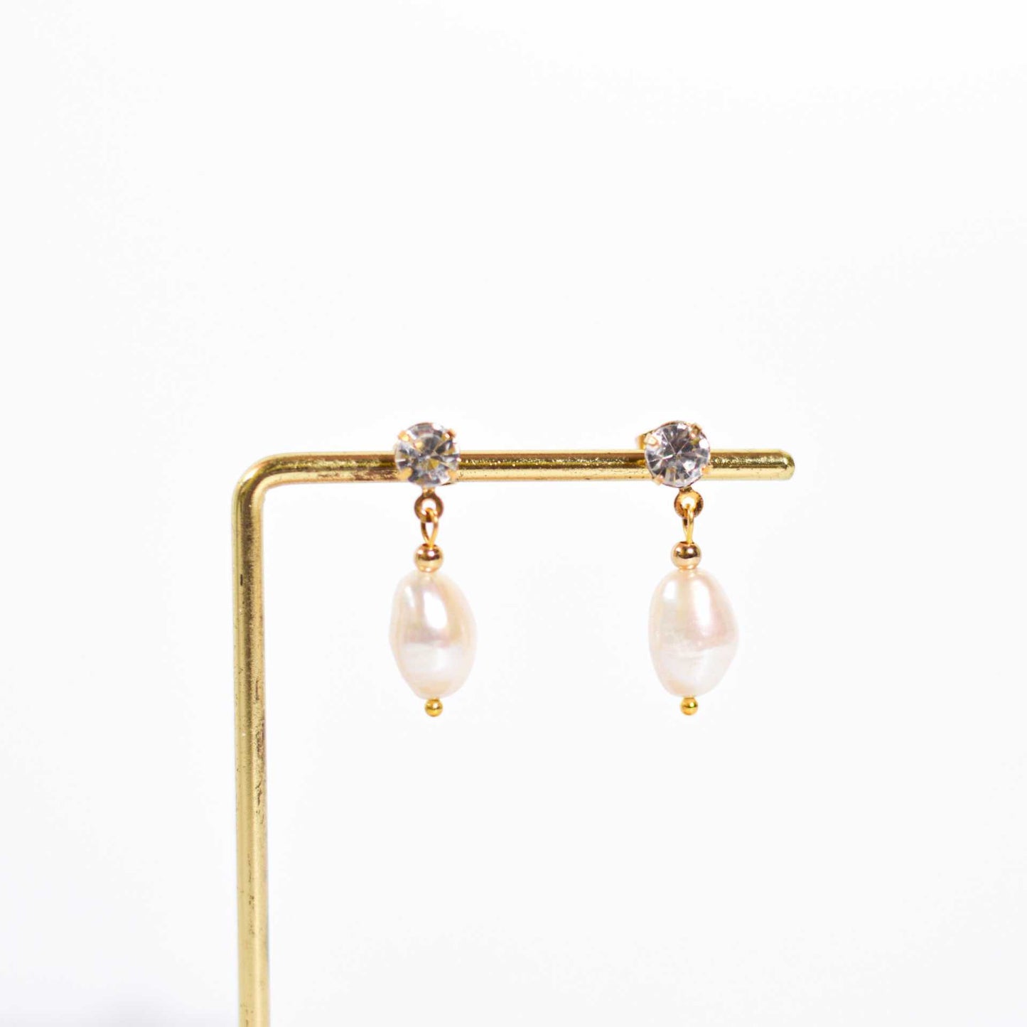 12.5 mm white kieshe pearl yellow gold plated with 6 mm zircon stud earrings
