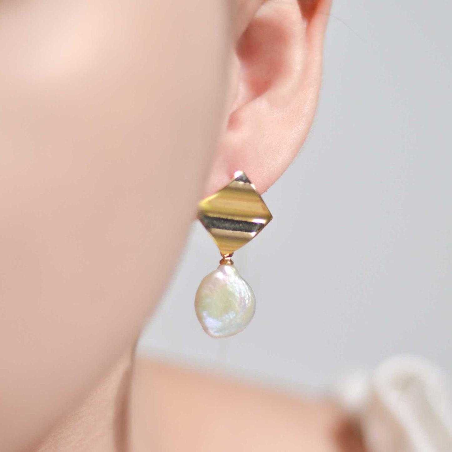 14.4 mm White Flat Coin Pearl Yellow Gold Plated Dangling with 17 mm Diamond Shaped Stud