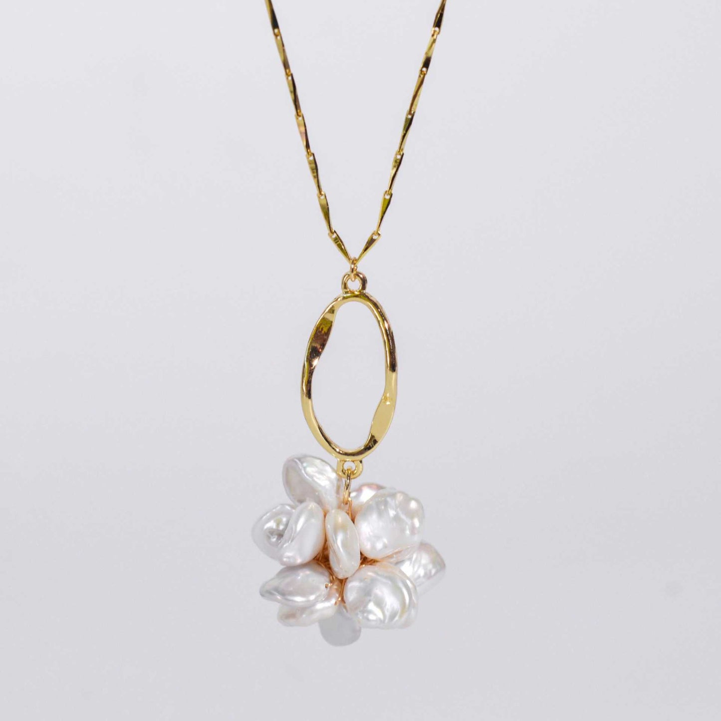 25 mm White Flat Kieshe Pearl Ball Gold Plated Necklace with Oval Drop