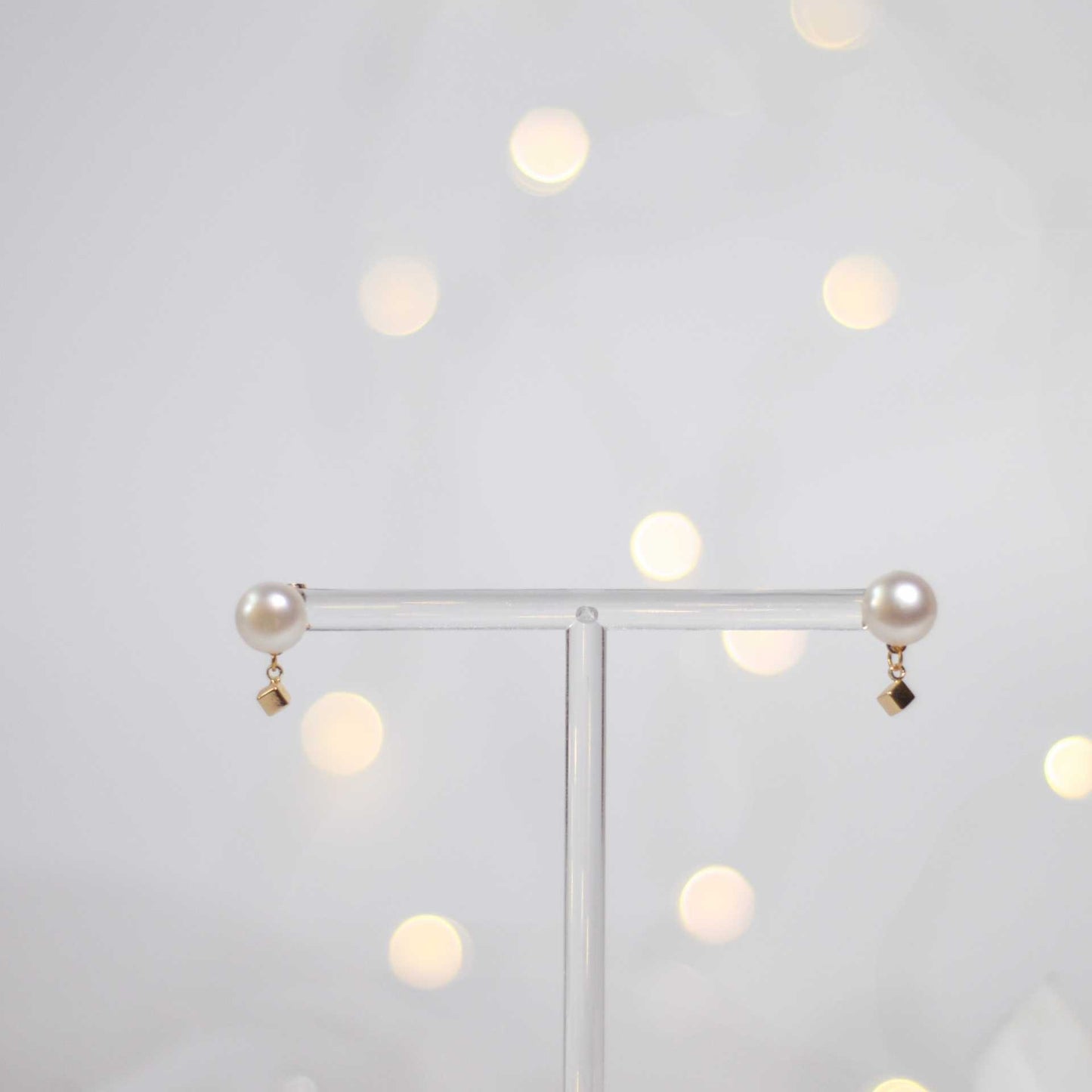 8.8 mm white siopao pearl yellow gold plated stud with cube drop