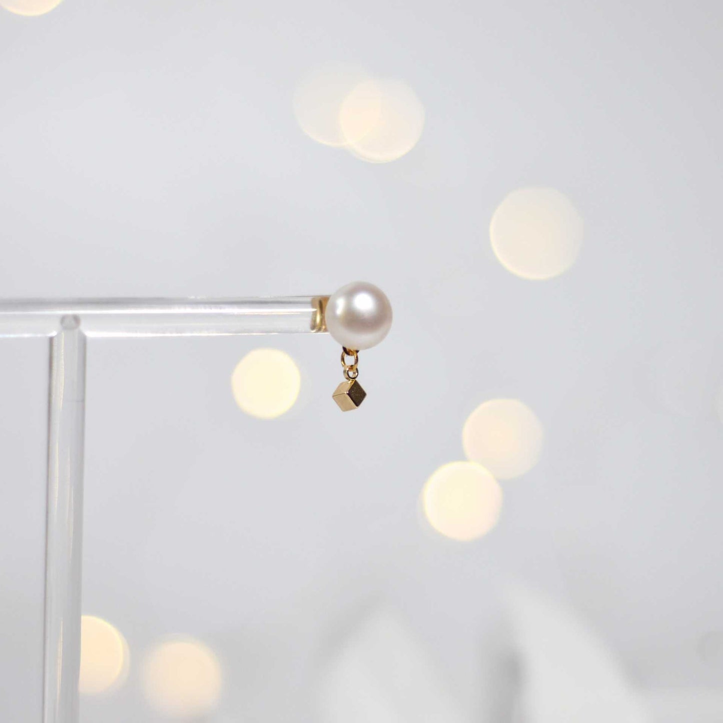 8.8 mm white siopao pearl yellow gold plated stud with cube drop