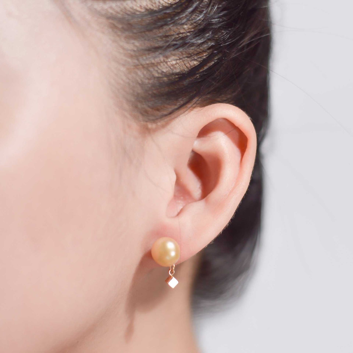 9.4 mm champagne siopao pearl yellow gold plated stud with cube drop