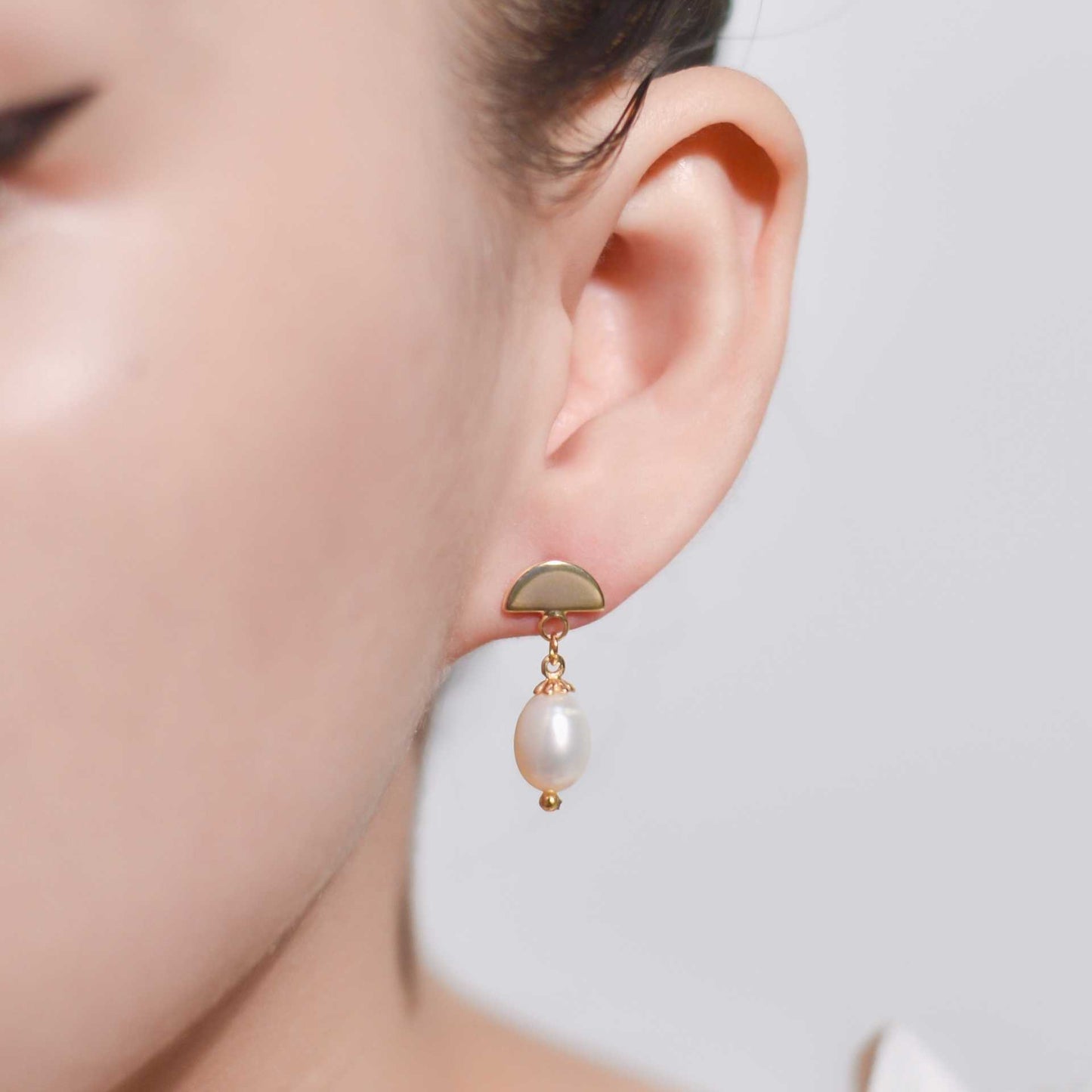 9.5 mm white biwa pearl dangling yellow gold plated with half circle stud earrings