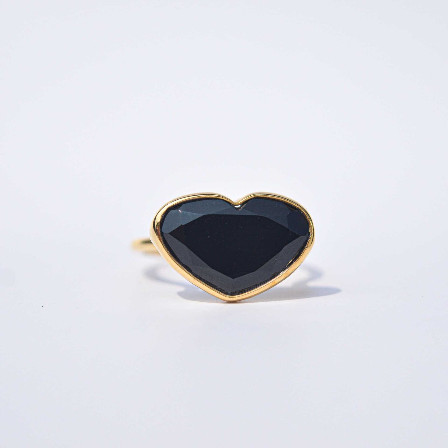 10 x 15 mm Heart cut Black Onyx Yellow gold plated Ring
