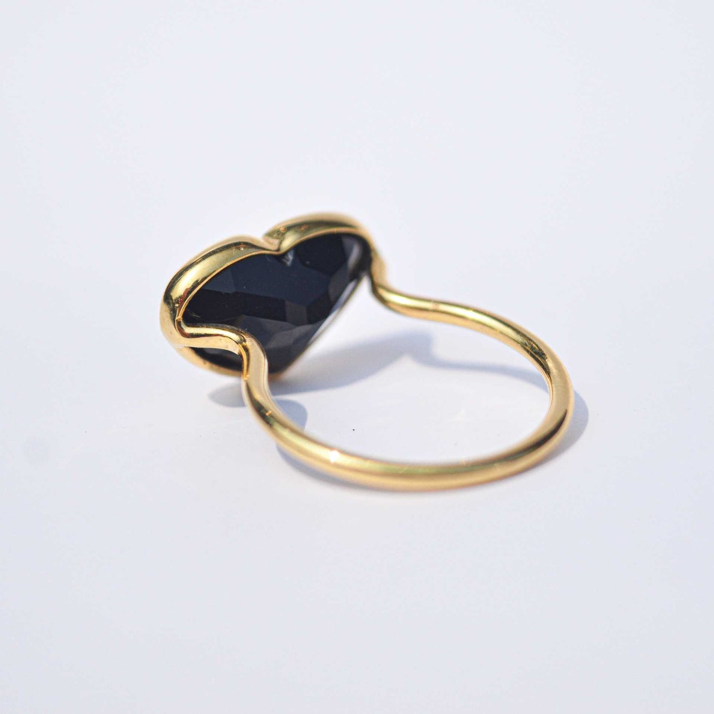 10 x 15 mm Heart cut Black Onyx Yellow gold plated Ring