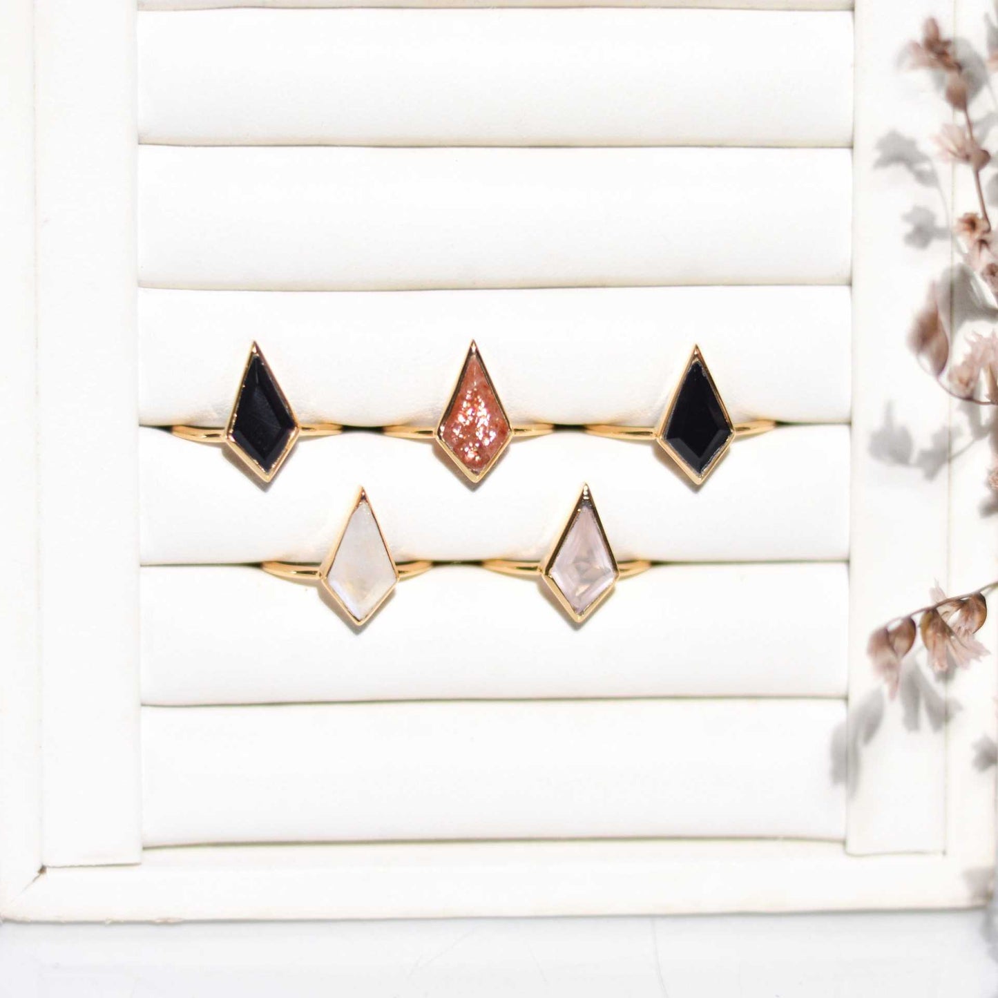 14 x 7 mm Kite Sunstone Ring