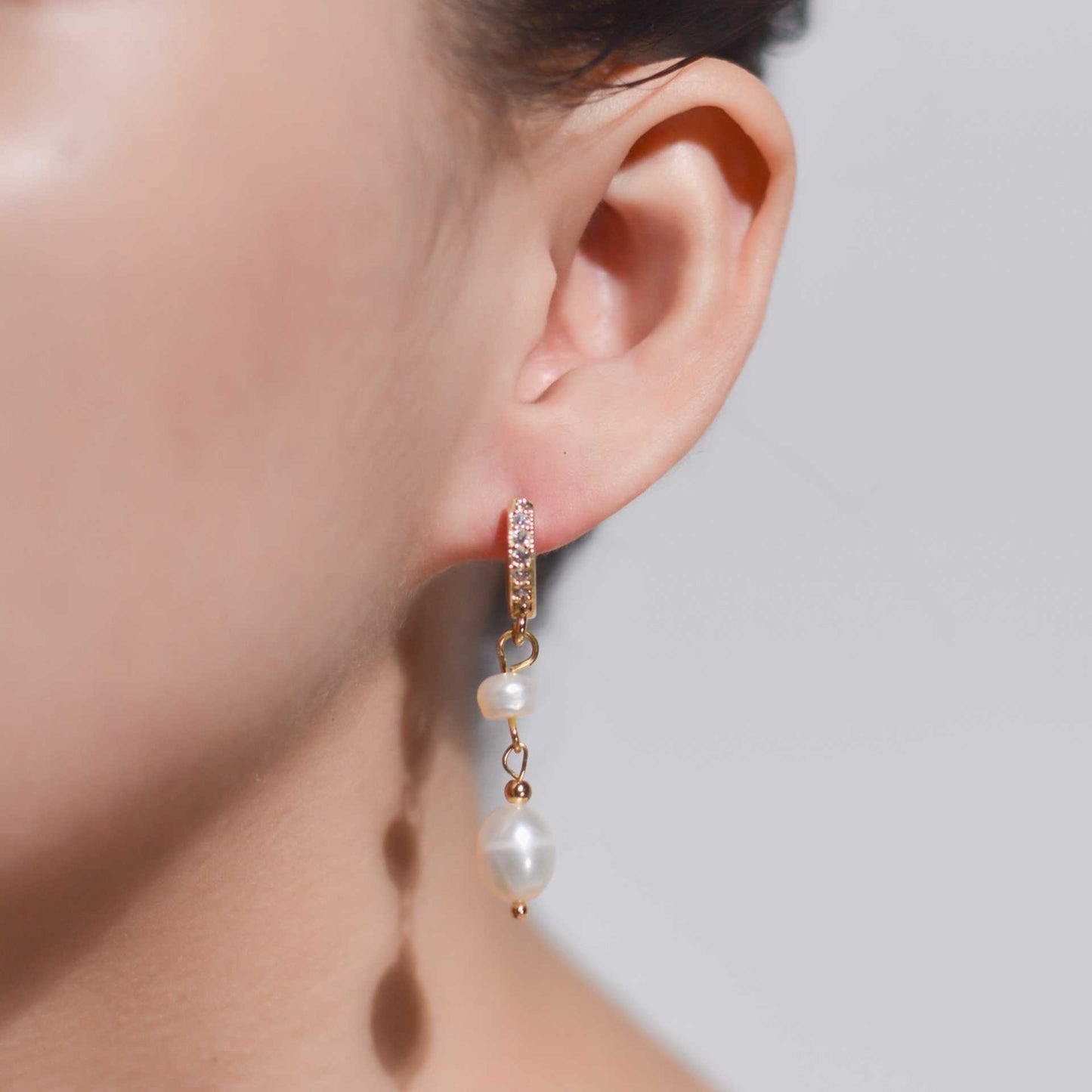 10.1 mm white biwa and 6.1 mm white siopao pearls yellow gold plated with inlaid zircon hoop earrings