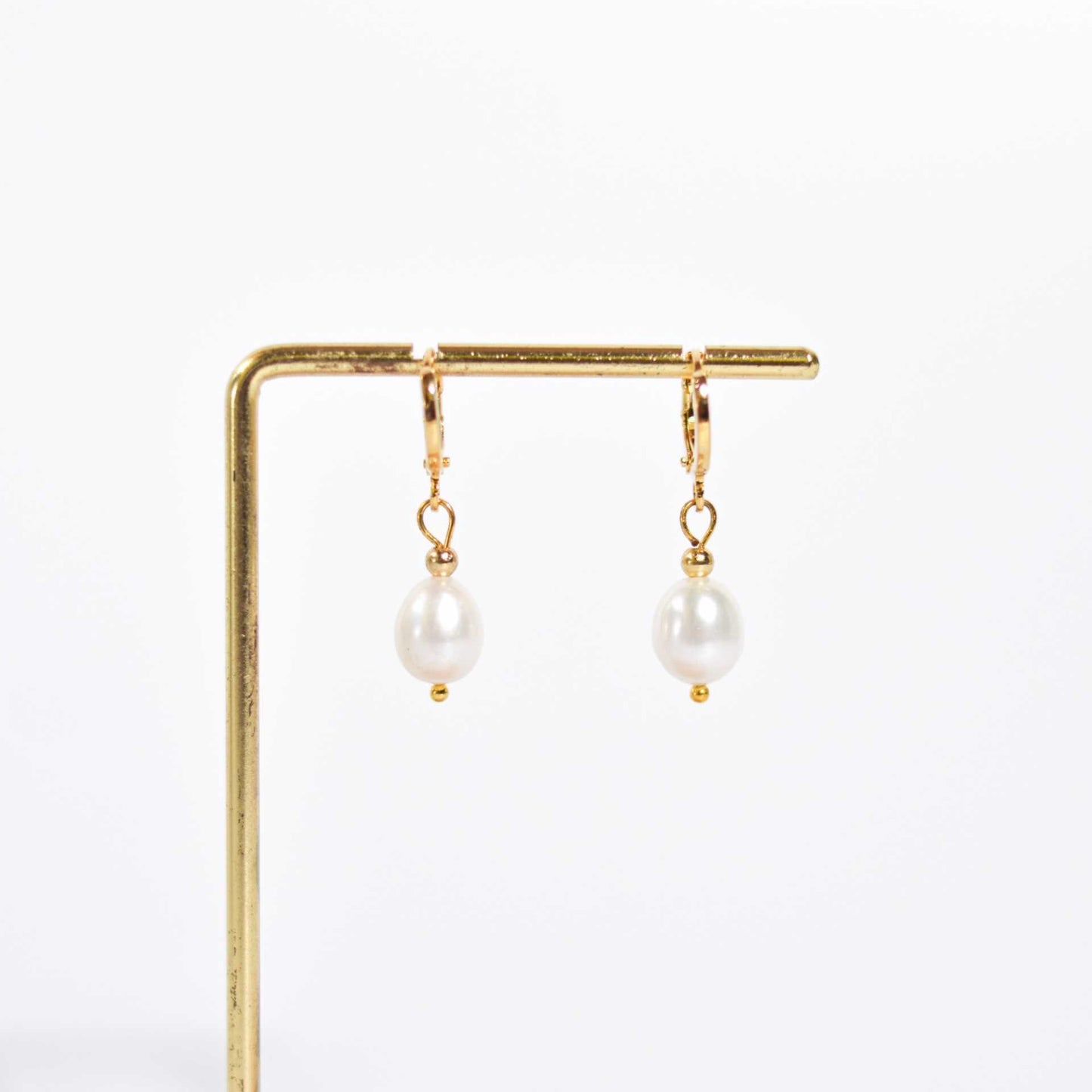 10.2 mm white biwa pearl yellow gold plated hoop earrings