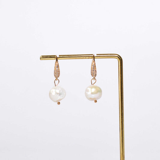10.2 mm kieshe pearl dangling yellow gold plated inlaid zircon earrings