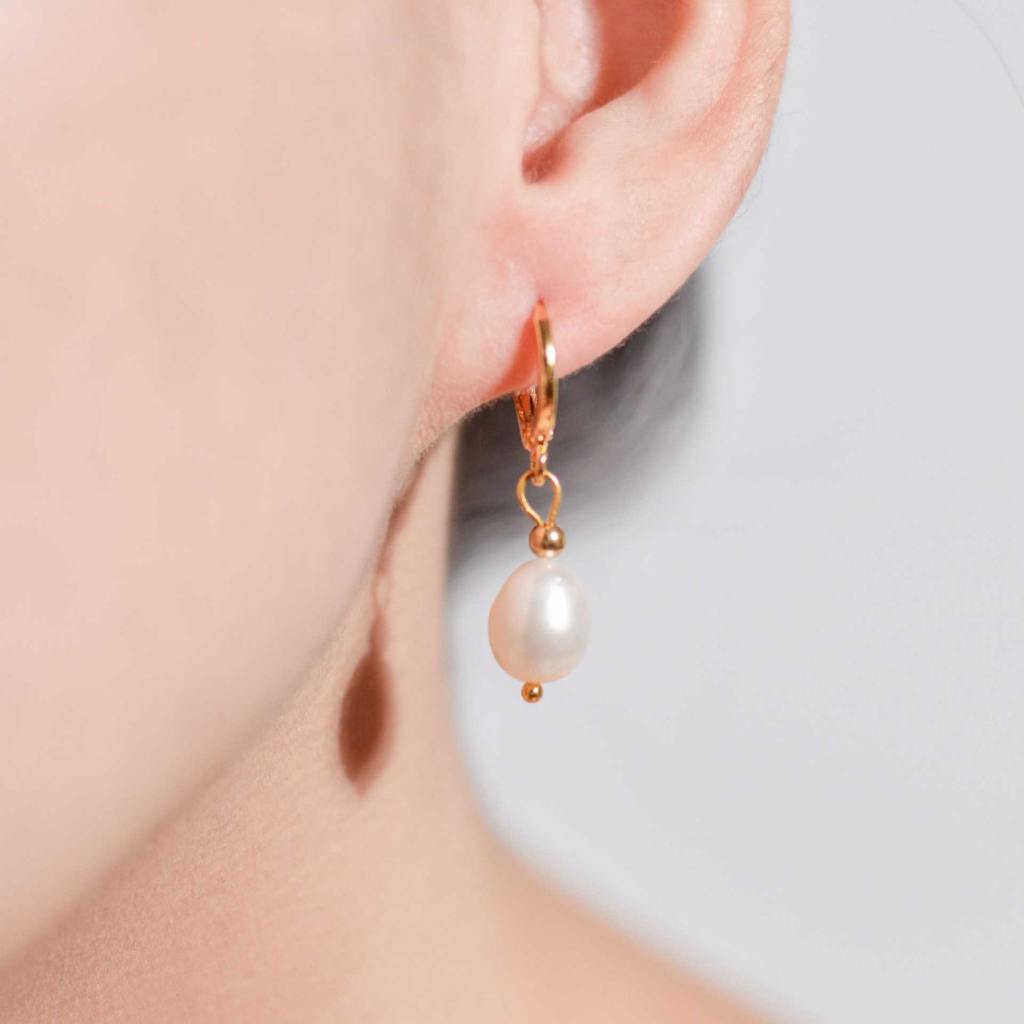 10.2 mm white biwa pearl yellow gold plated hoop earrings