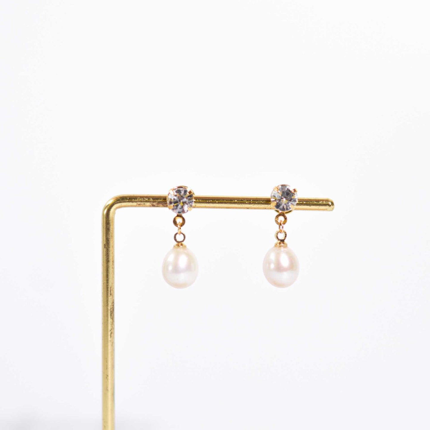 10.5 mm white biwa pearl yellow gold plated with 6 mm zircon stud earrings