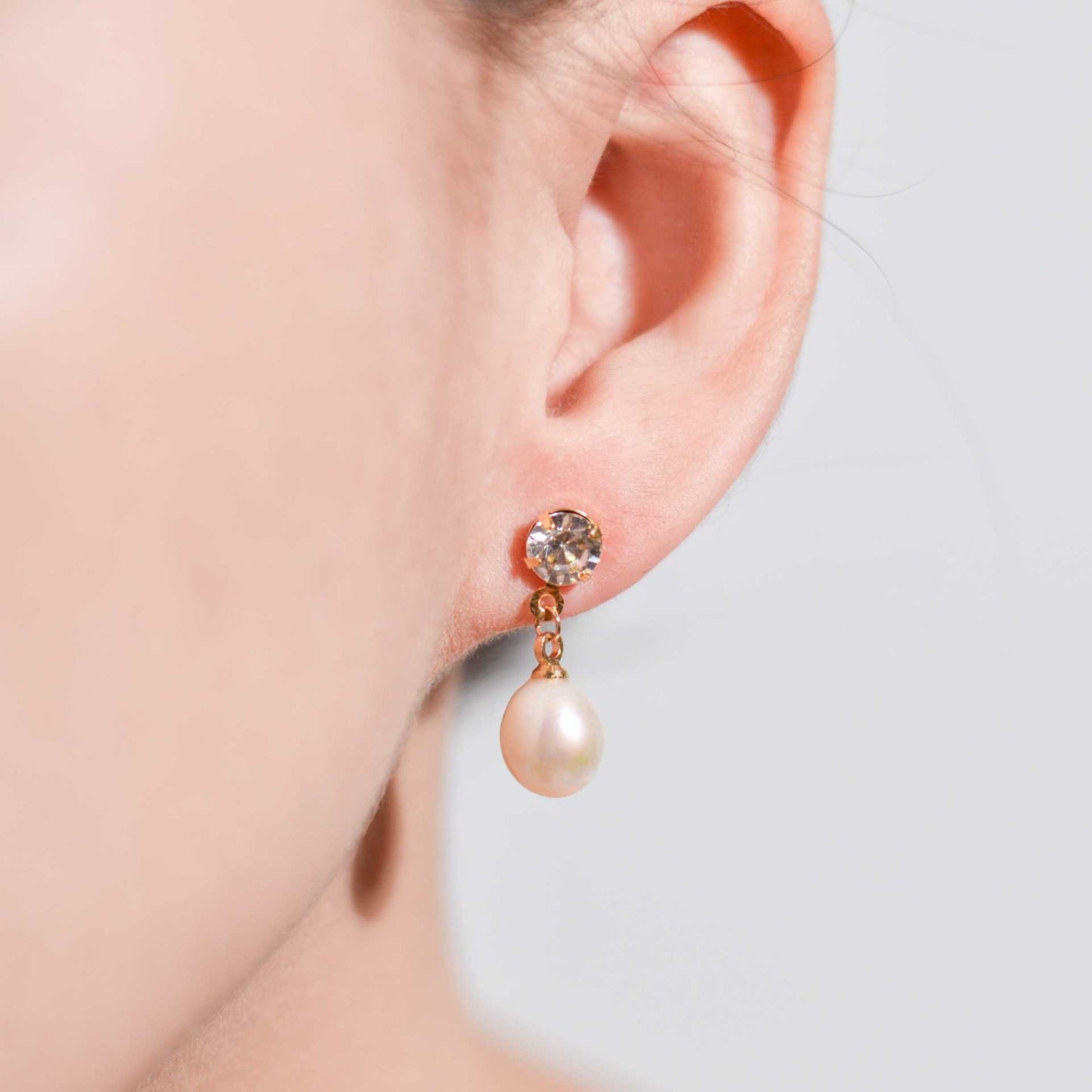 10.5 mm white biwa pearl yellow gold plated with 6 mm zircon stud earrings