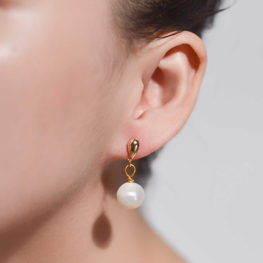 10.5 mm white kieshe pearl dangling yellow gold plated with teardrop stud earrings