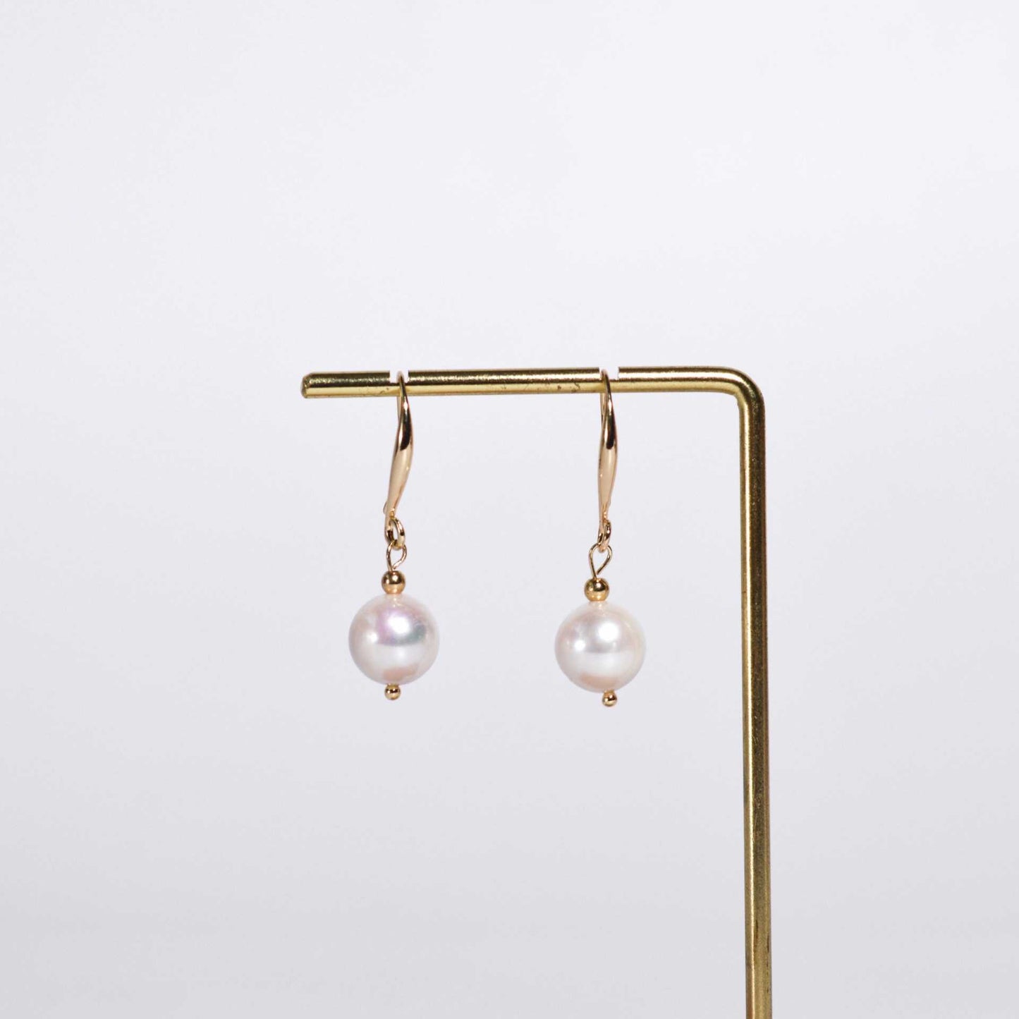 10.5 mm white round pearl yellow gold plated dangling earrings