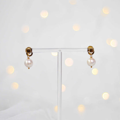 10.8 mm white round yellow gold plated dangling earrings with square stud