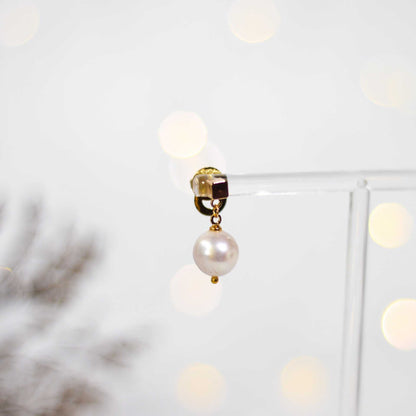 10.8 mm white round yellow gold plated dangling earrings with square stud