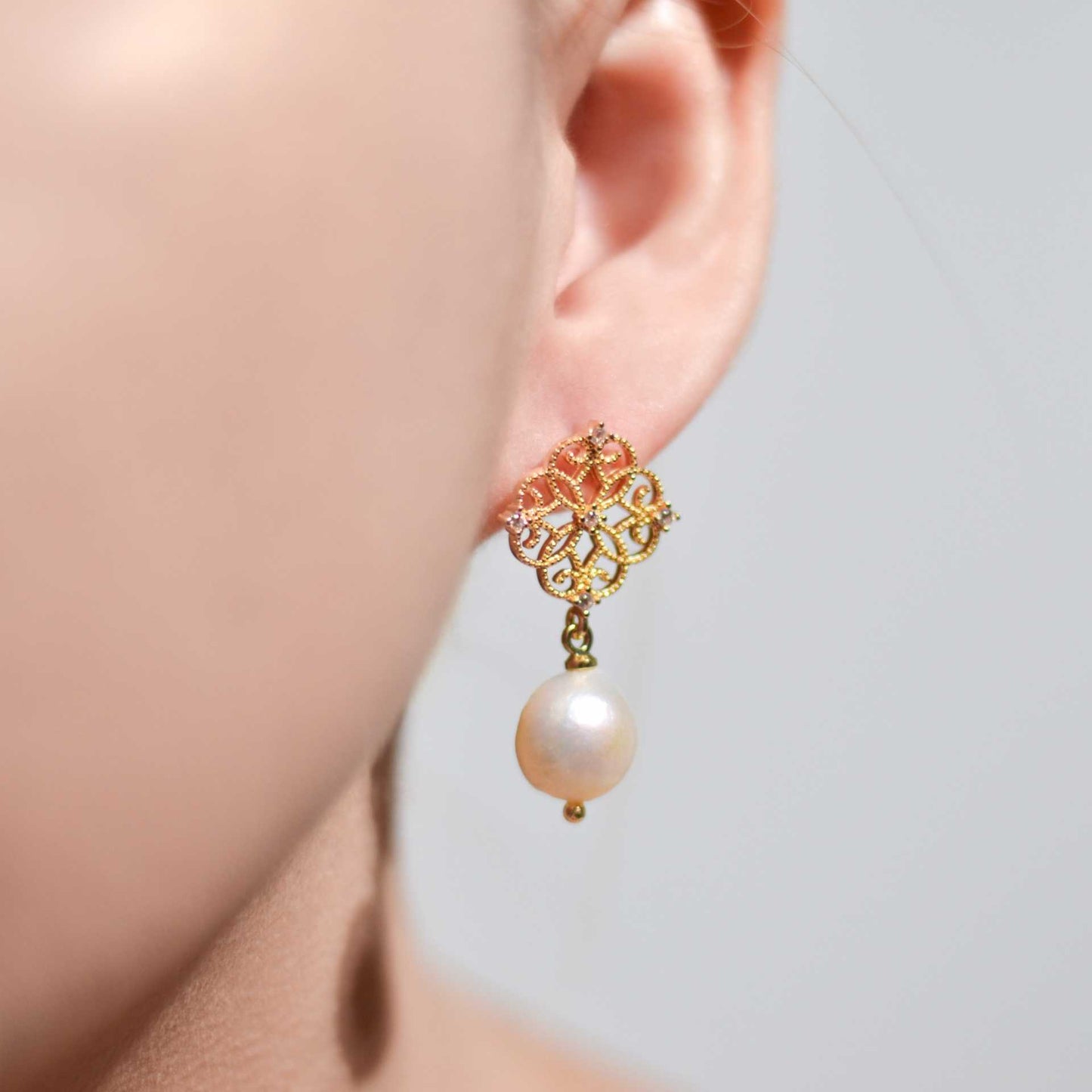 11.3 mm White Kieshe Pearl Yellow Gold Plated Dangling with 16.5 mm Stud