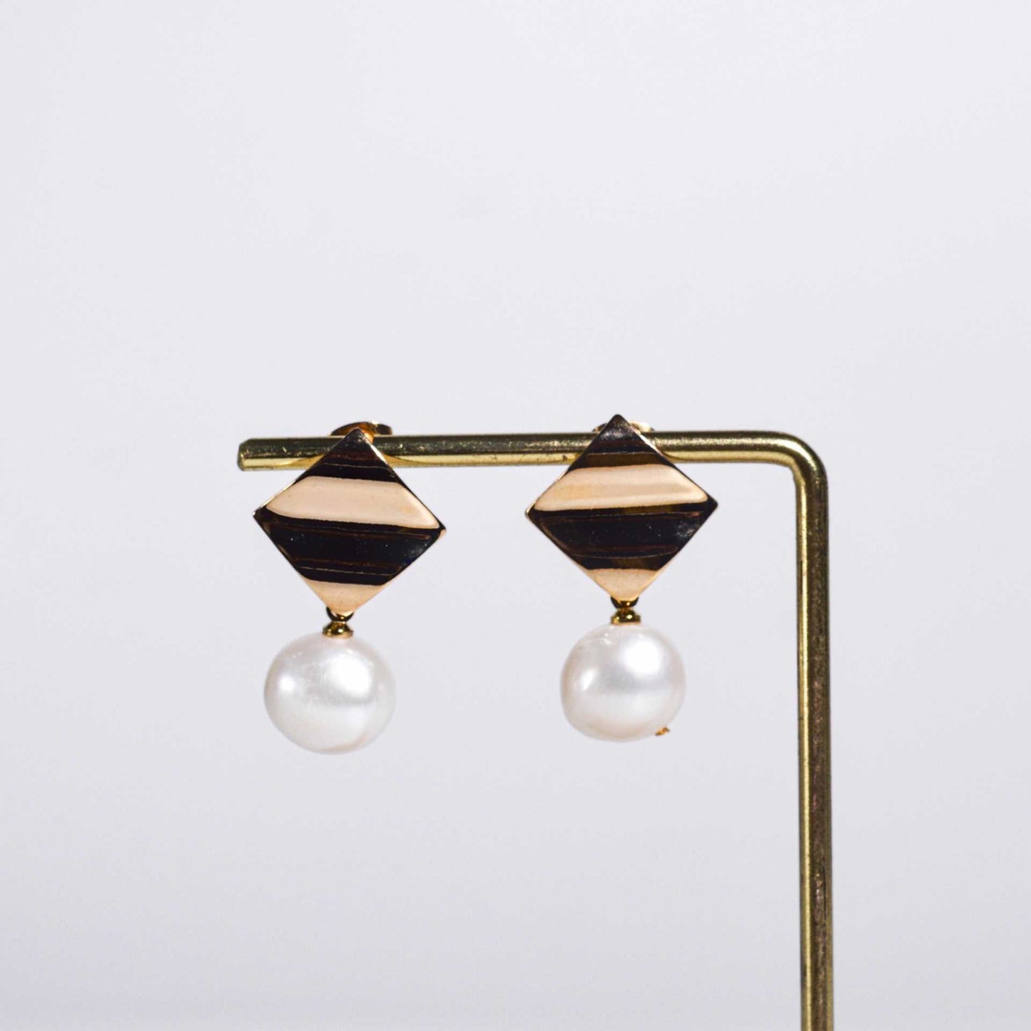 11.5 mm White Kieshe Pearl Yellow Gold Plated Dangling with 17 mm Diamond Shaped Stud