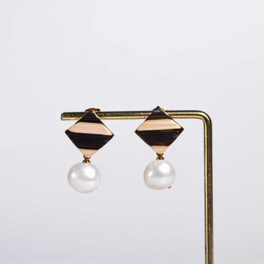 11.5 mm White Kieshe Pearl Yellow Gold Plated Dangling with 17 mm Diamond Shaped Stud