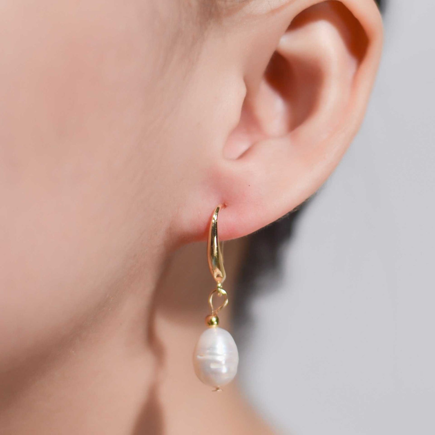 12.5 mm white biwa yellow gold plated hook earrings