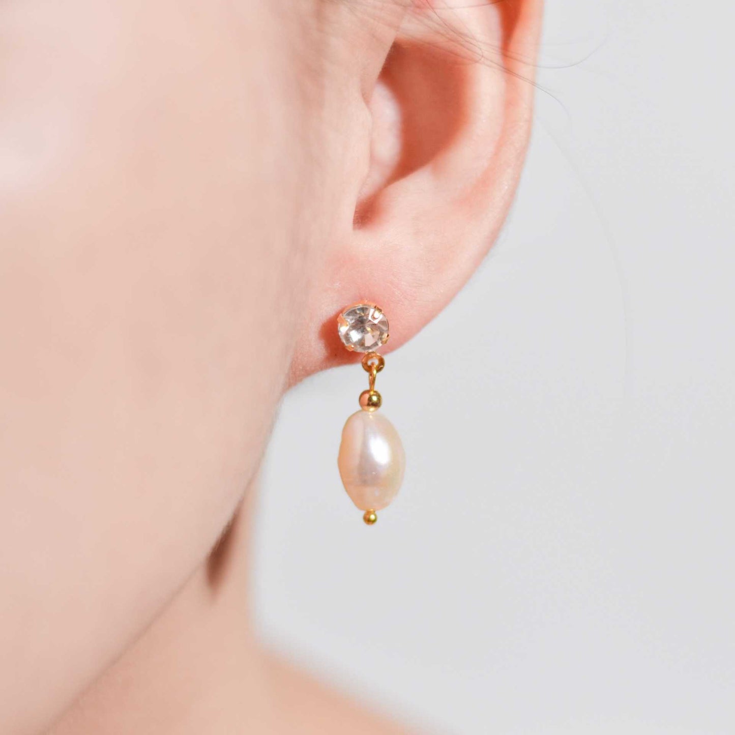 12.5 mm white kieshe pearl yellow gold plated with 6 mm zircon stud earrings