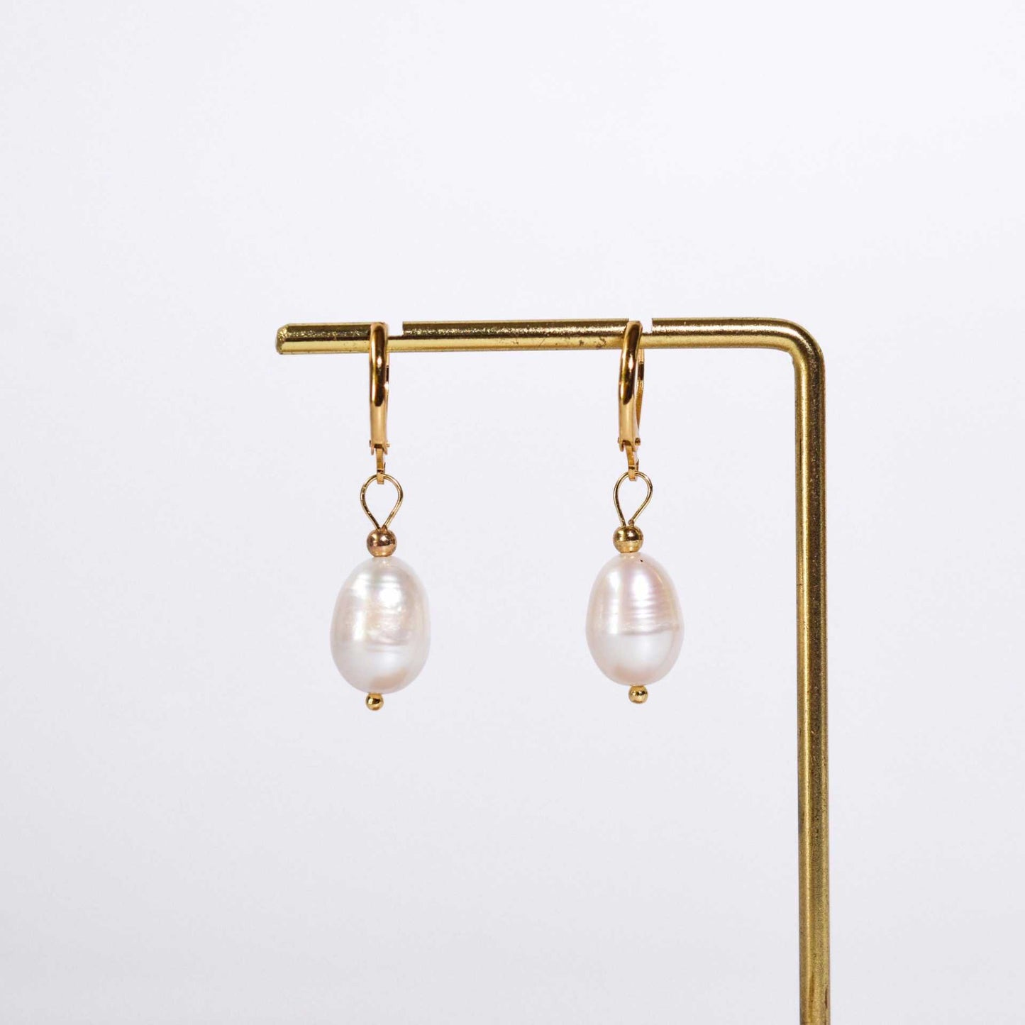 13.2 mm white biwa dangling yellow gold plated earrings