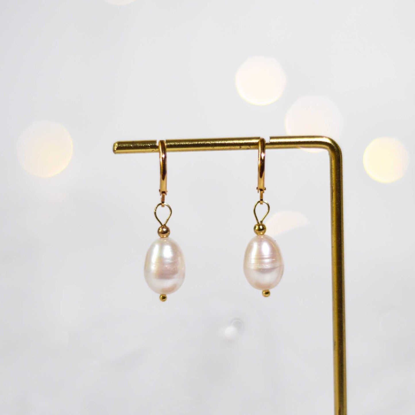 13.2 mm white biwa dangling yellow gold plated earrings