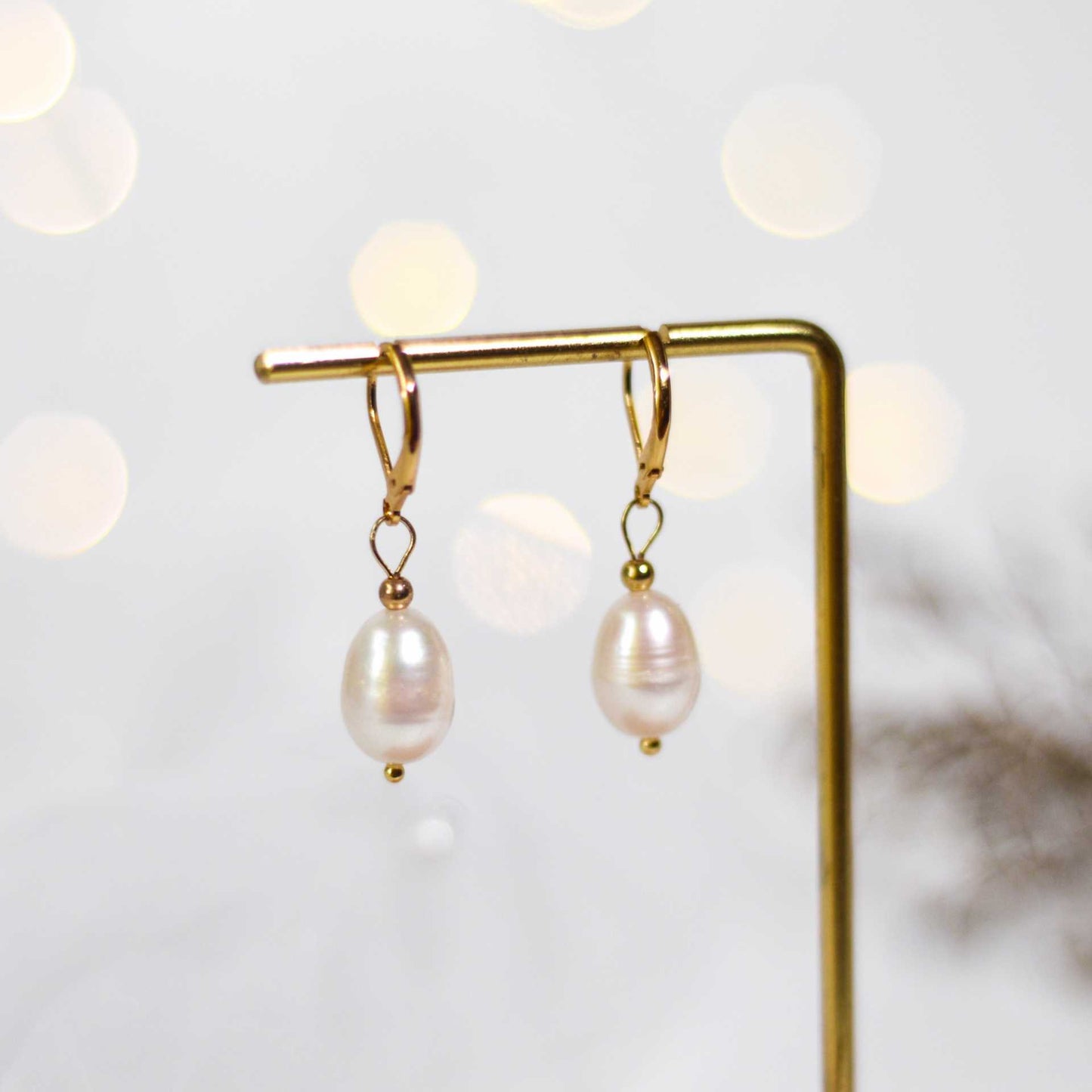 13.2 mm white biwa dangling yellow gold plated earrings