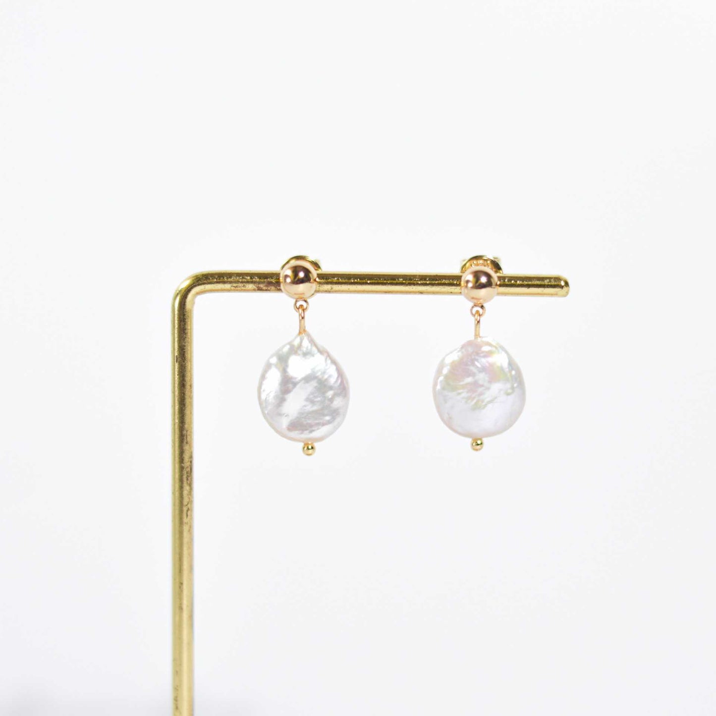 14.7 mm flat coin pearl yellow gold plated ball stud earrings