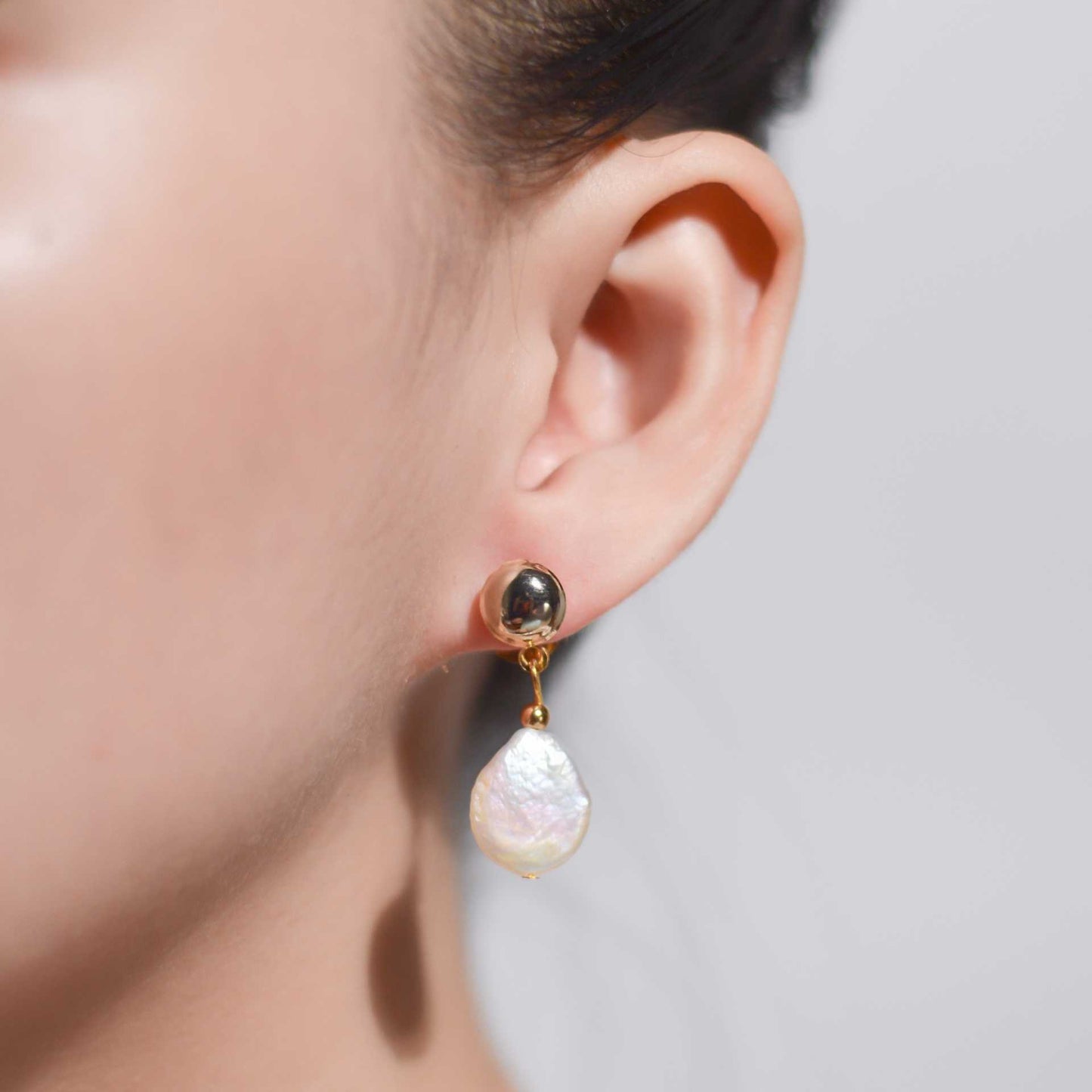 15 mm white flat coin pearl dangling yellow gold plated with 8.5 mm round stud earrings