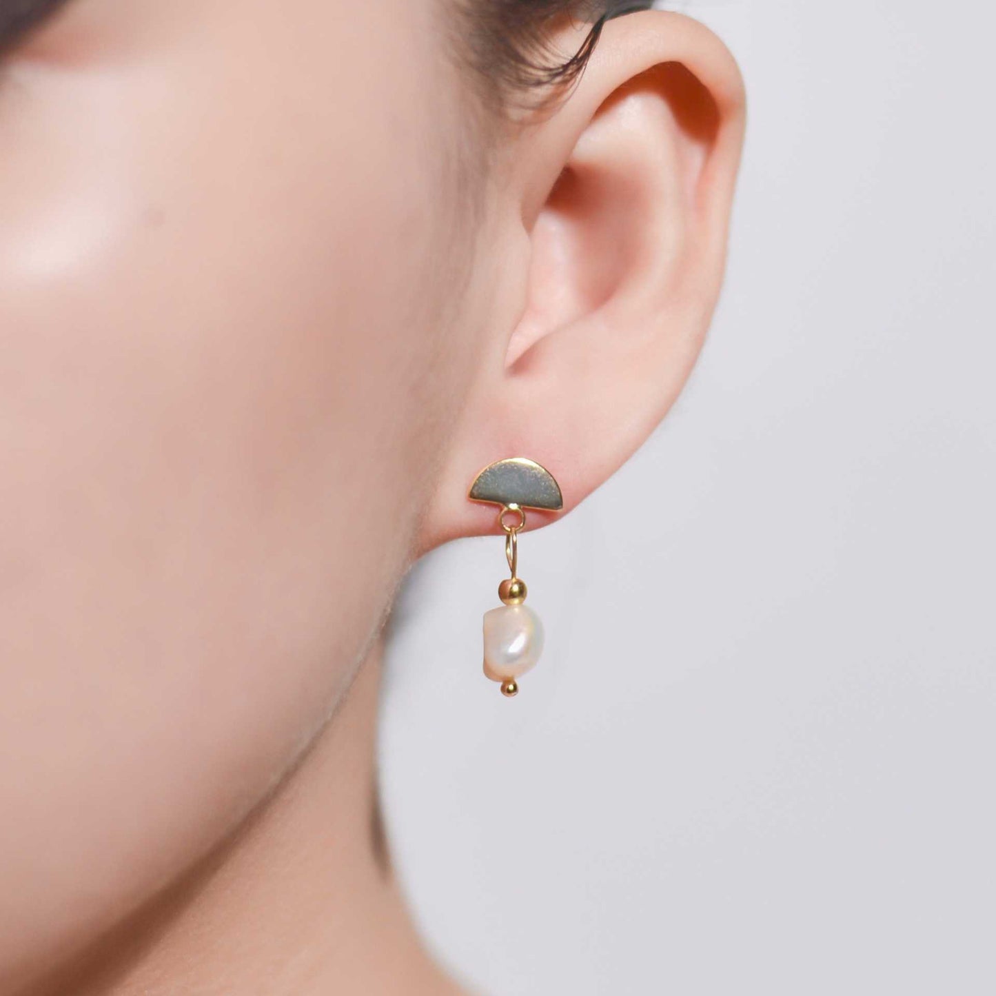 8.2 mm white kieshe pearl dangling yellow gold plated with half circle stud earrings