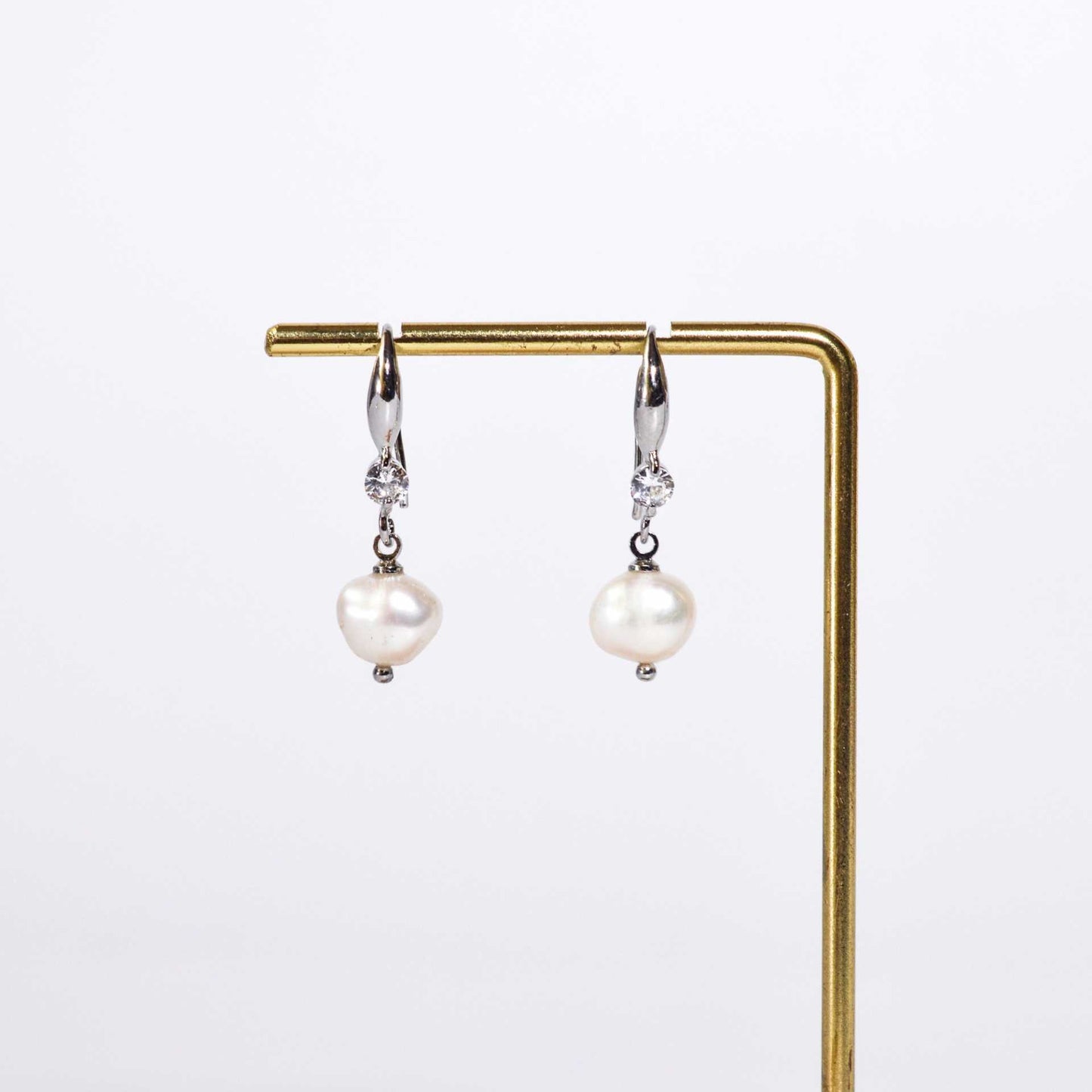 8.3 mm white kieshe pearl dangling rhodium plated with zircon earrings
