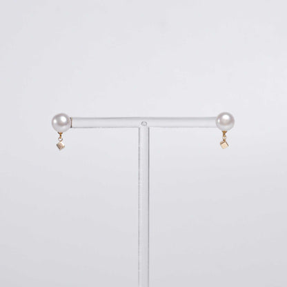 8.8 mm white siopao pearl yellow gold plated stud with cube drop