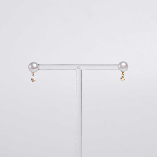 8.8 mm white siopao pearl yellow gold plated stud with cube drop