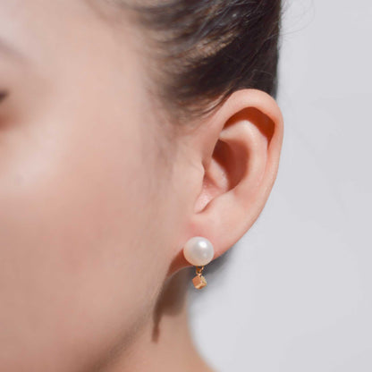 8.8 mm white siopao pearl yellow gold plated stud with cube drop