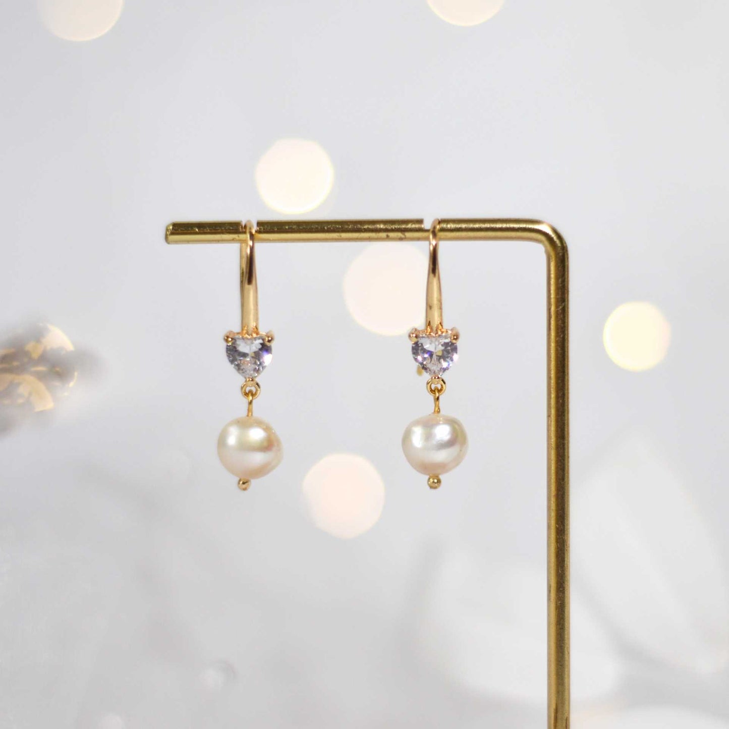 8 mm white kieshe pearl dangling yellow gold plated with 6 mm heart zircon earrings