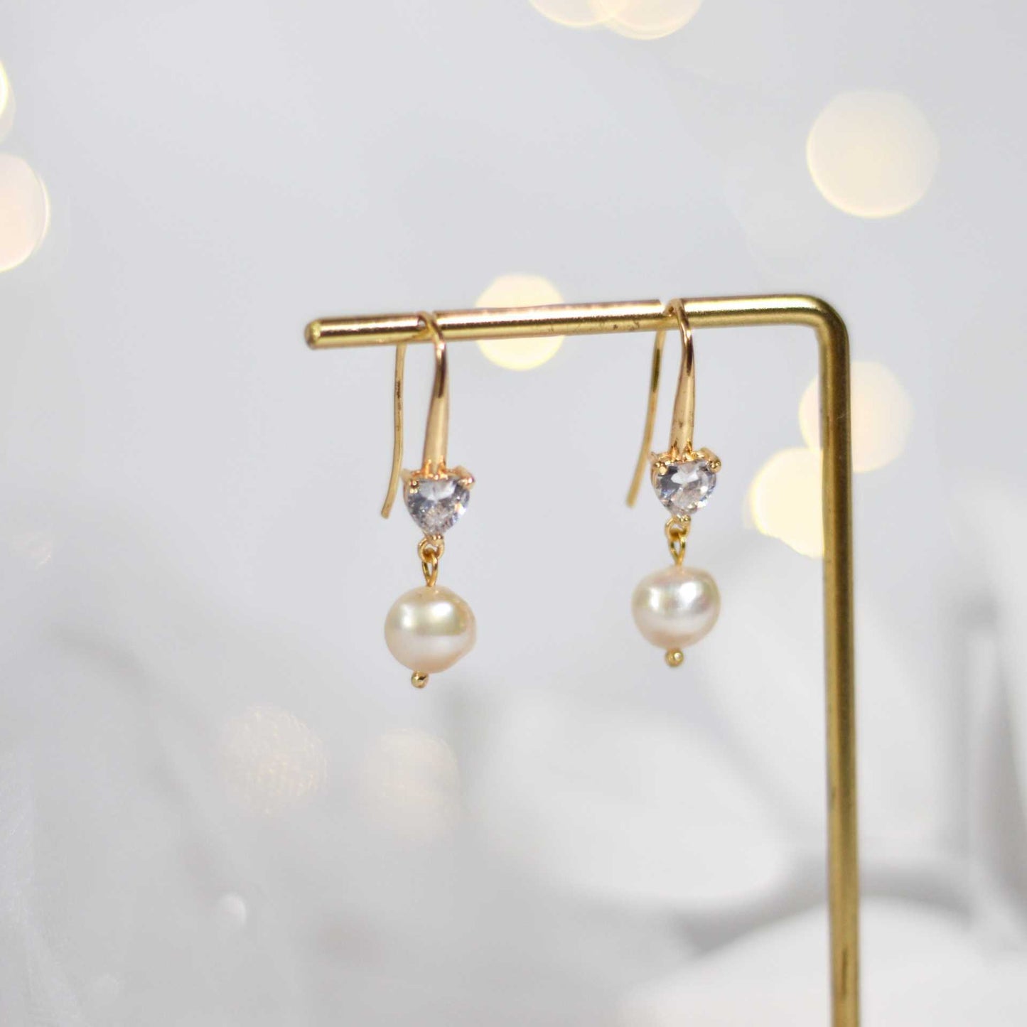 8 mm white kieshe pearl dangling yellow gold plated with 6 mm heart zircon earrings