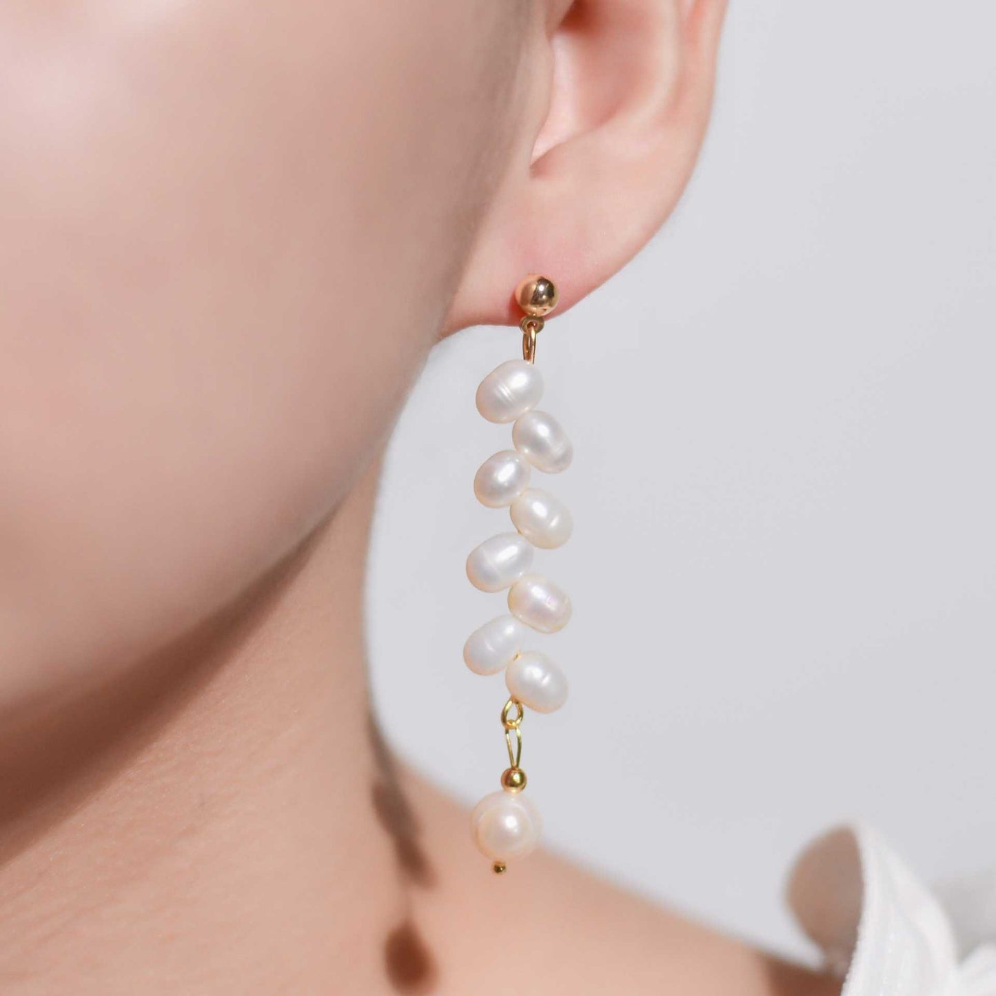 8 pcs. White dancing pearls with 7.8 mm semi-round pearl yellow gold plated dangling earrings