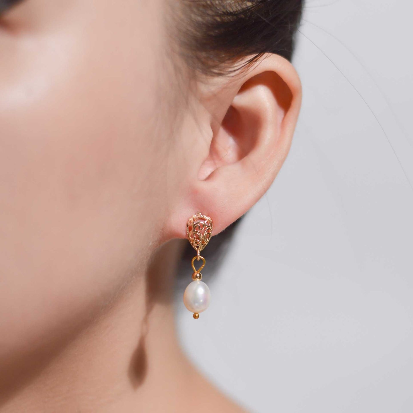 9.0 mm white biwa pearl yellow gold plated teardrop earrings