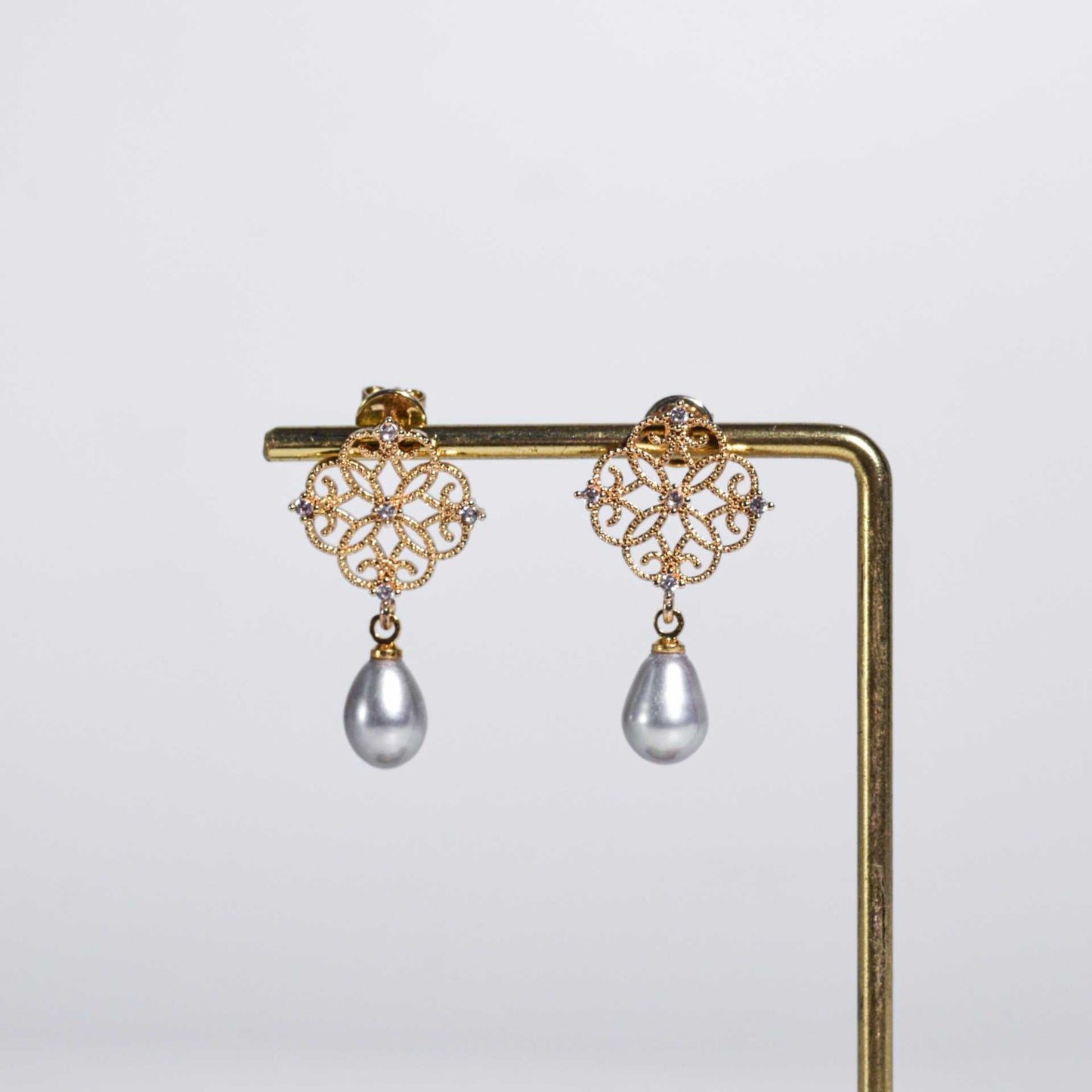 9.8 mm Gray Biwa Pearl Yellow Gold Plated Dangling with 16.5 mm Stud