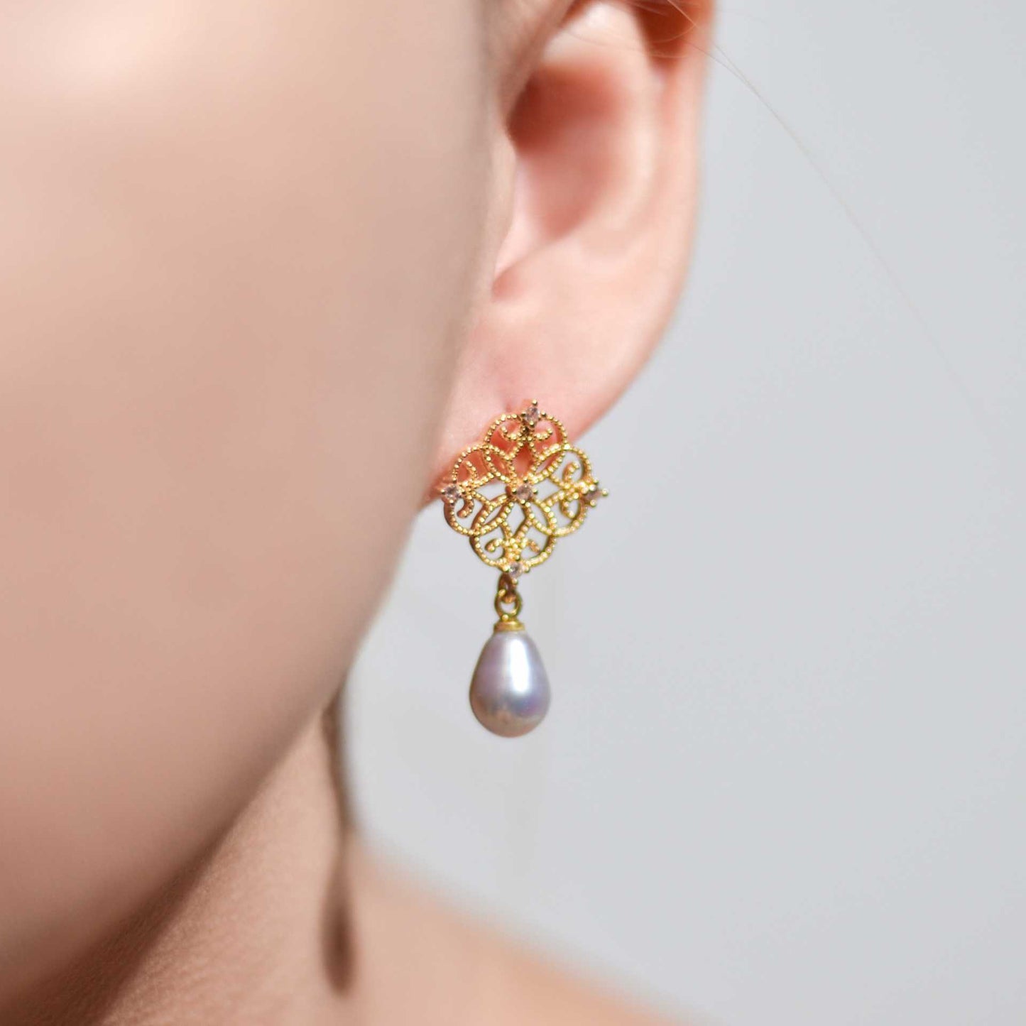 9.8 mm Gray Biwa Pearl Yellow Gold Plated Dangling with 16.5 mm Stud