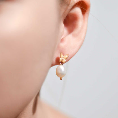 9.8 mm White Biwa Pearl Yellow Gold Plated Dangling with Butterfly Stud