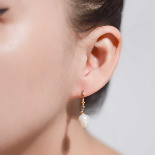 9.8 mm white oval dangling yellow gold plated earrings