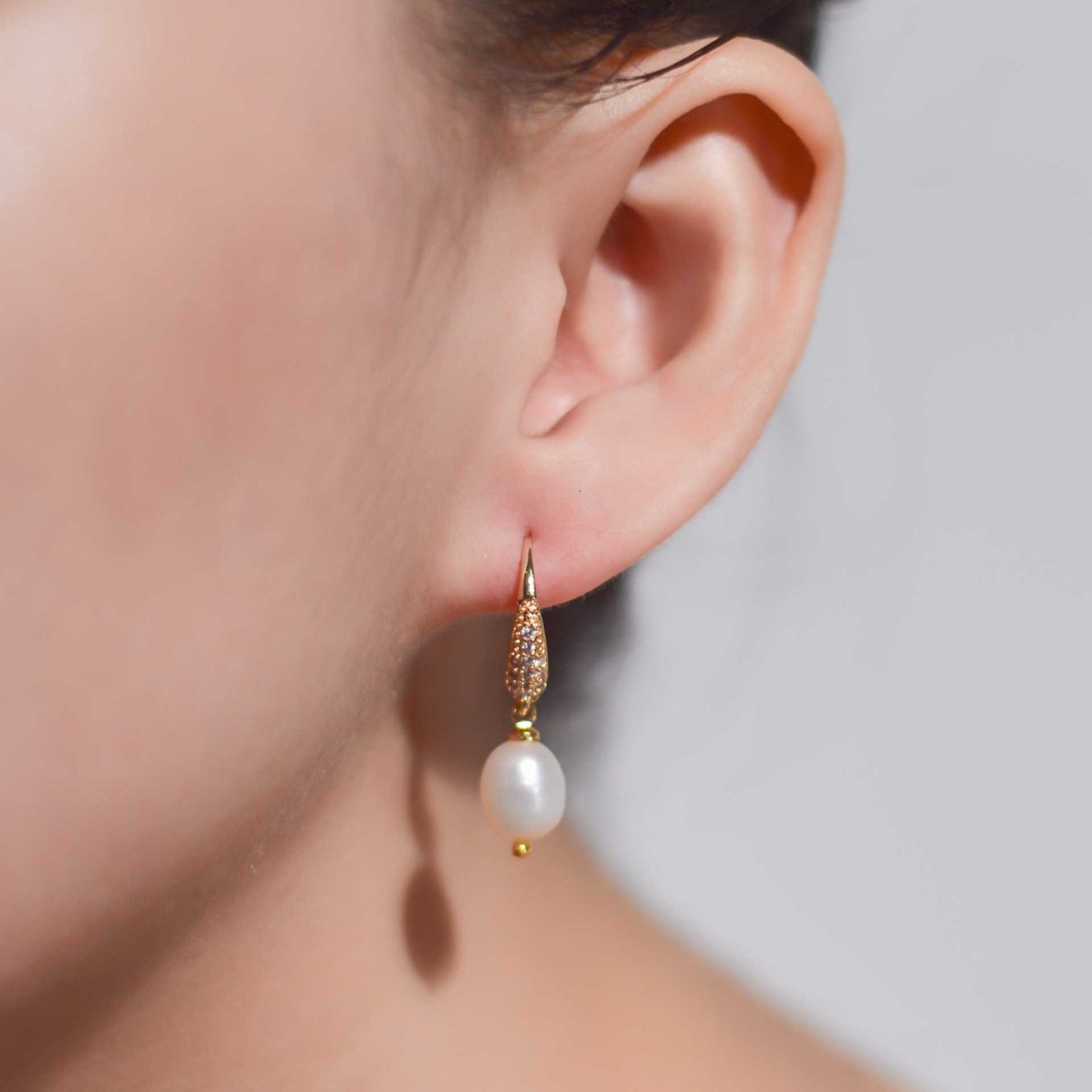 9 mm biwa pearl dangling yellow gold plated inlaid zircon earrings