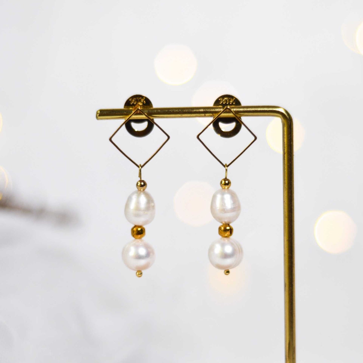 Multi-tier white biwa and oval pearls diamond-shaped dangling yellow gold plated earrings