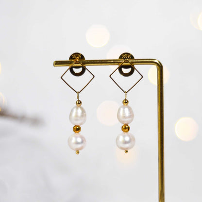 Multi-tier white biwa and oval pearls diamond-shaped dangling yellow gold plated earrings
