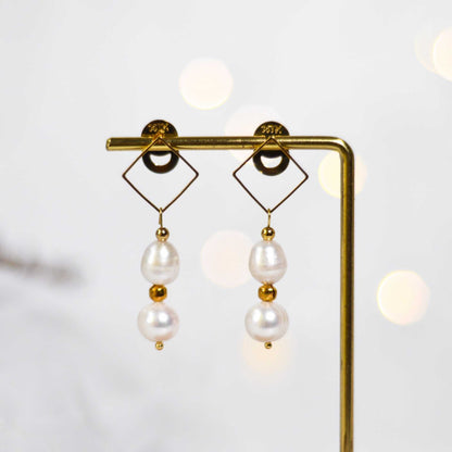 Multi-tier white biwa and oval pearls diamond-shaped dangling yellow gold plated earrings