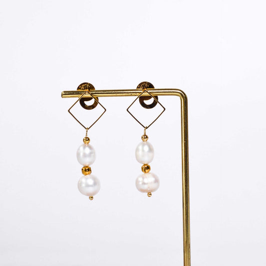 Multi-tier white biwa and oval pearls diamond-shaped dangling yellow gold plated earrings
